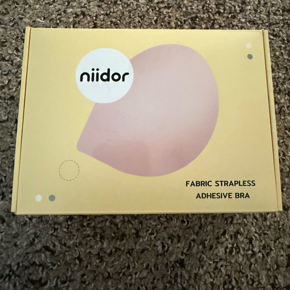 Niidor Fabric Strapless Adhesive Bra